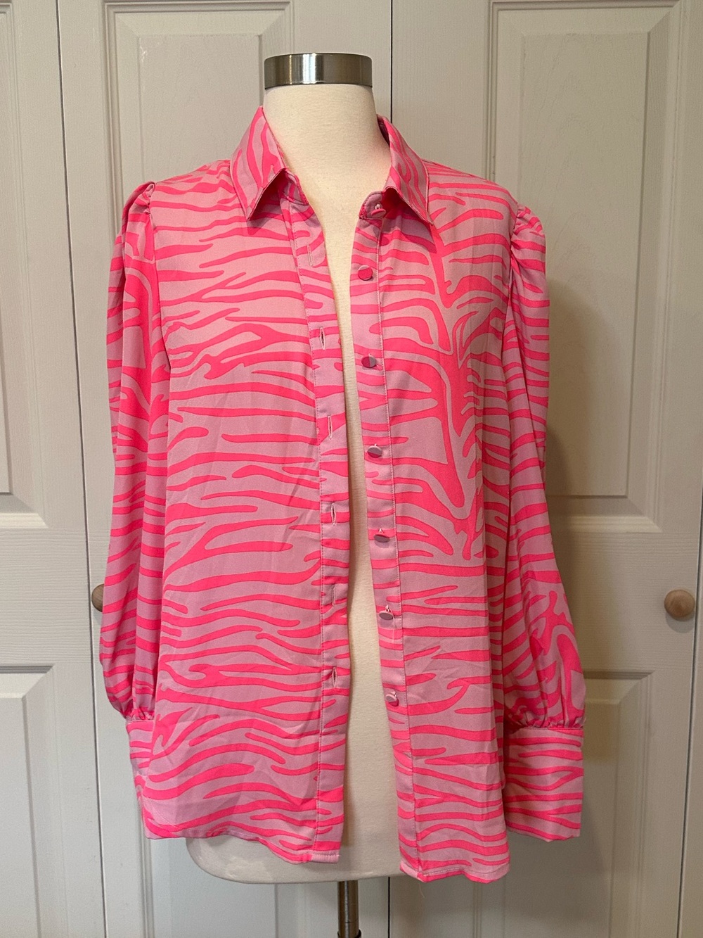 New without tags! Pink Zebra-Print Button-Up Shirt size Medium